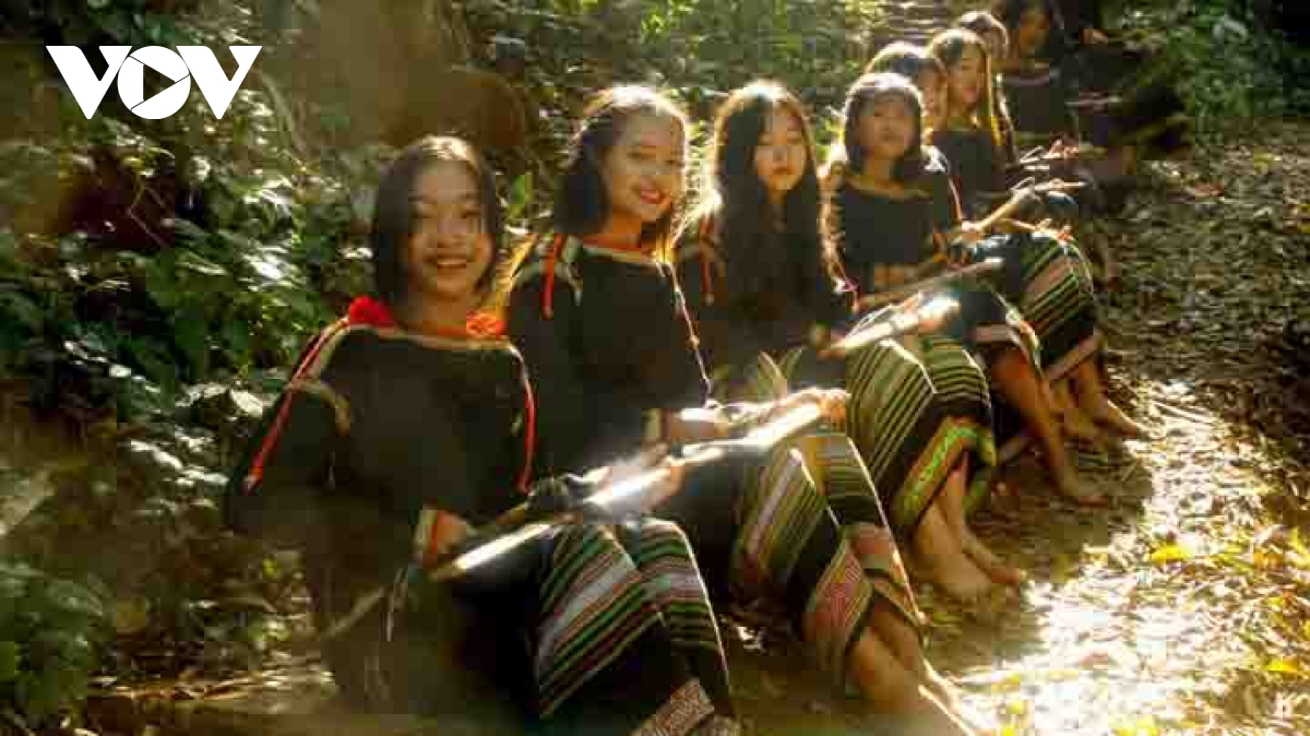 Young performers’ exchange motivates gong culture preservation